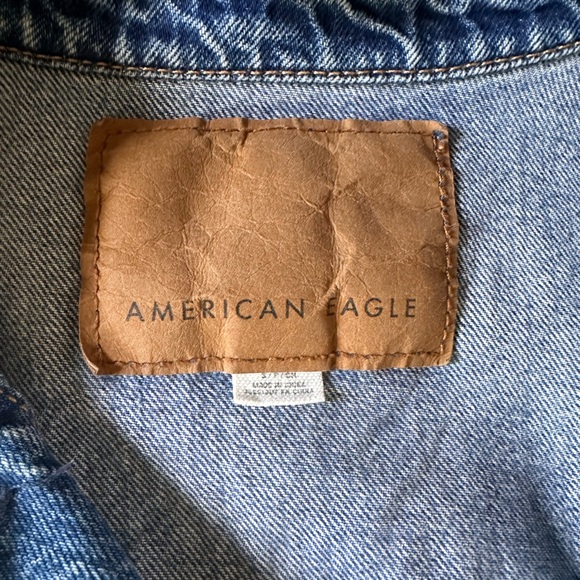 American Eagle Distressed Jean Jacket - Picture 4 of 6